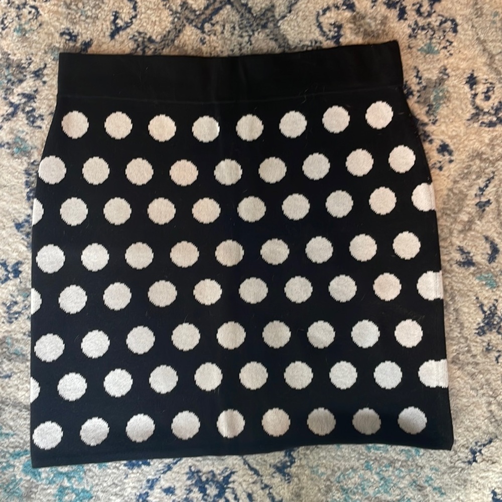 Small Petite LOFT sweater mini skirt- black and white polka dots